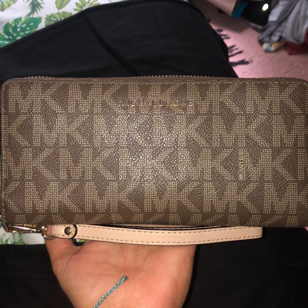 Michael kors wallet